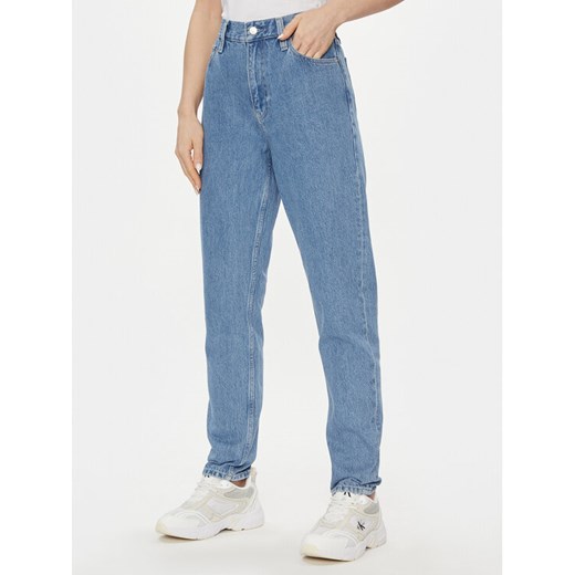 Calvin Klein Jeans Jeansy Mom Jean J20J222153 Niebieski Mom Fit ze sklepu MODIVO w kategorii Jeansy damskie - zdjęcie 182599930