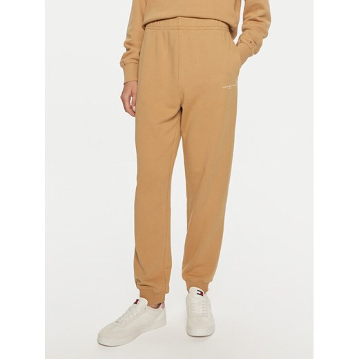 Tommy Hilfiger Spodnie dresowe WW0WW42883 Beżowy Regular Fit ze sklepu MODIVO w kategorii Spodnie damskie - zdjęcie 182600130
