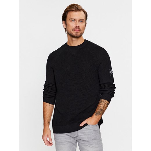 Calvin Klein Jeans Sweter J30J325092 Czarny Regular Fit ze sklepu MODIVO w kategorii Swetry męskie - zdjęcie 182600263