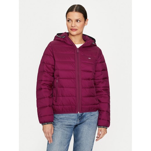 Tommy Jeans Kurtka zimowa Tape DW0DW18308 Czerwony Regular Fit ze sklepu MODIVO w kategorii Kurtki damskie - zdjęcie 182601280