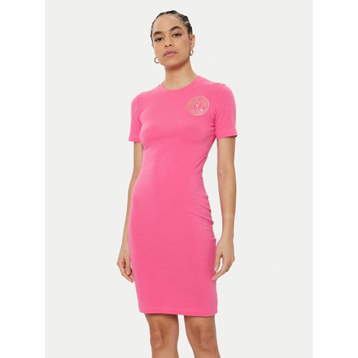 Versace Jeans Couture Sukienka codzienna 78HAOT00 Różowy Slim Fit ze sklepu MODIVO w kategorii Sukienki - zdjęcie 182601691