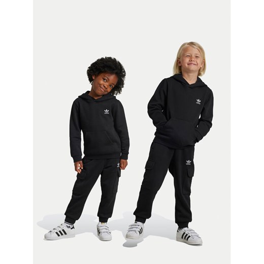 adidas Dres IW1019 Czarny Regular Fit ze sklepu MODIVO w kategorii Dresy chłopięce - zdjęcie 182601882