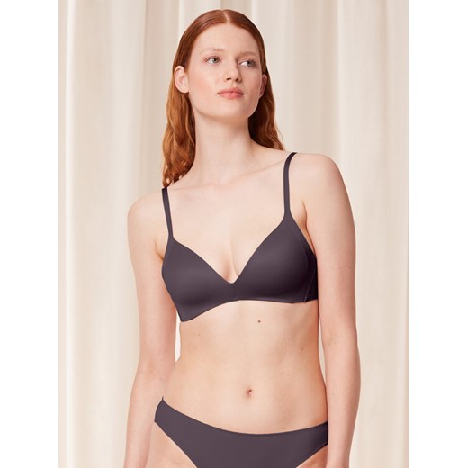 Triumph Biustonosz bezfiszbinowy Body Make-up Soft Touch P EX 10193526 Czerwony ze sklepu MODIVO w kategorii Biustonosze - zdjęcie 182602180