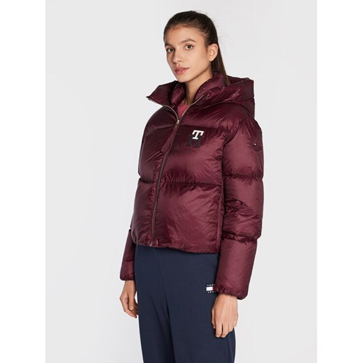Tommy Hilfiger Kurtka puchowa Monogram Badge WW0WW37479 Bordowy Regular Fit ze sklepu MODIVO w kategorii Kurtki damskie - zdjęcie 182602593