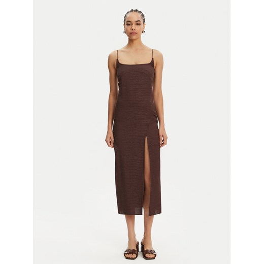 JACQUEMUS Sukienka koktajlowa 25E251DR100-1713 Brązowy Regular Fit ze sklepu MODIVO w kategorii Sukienki - zdjęcie 182603101