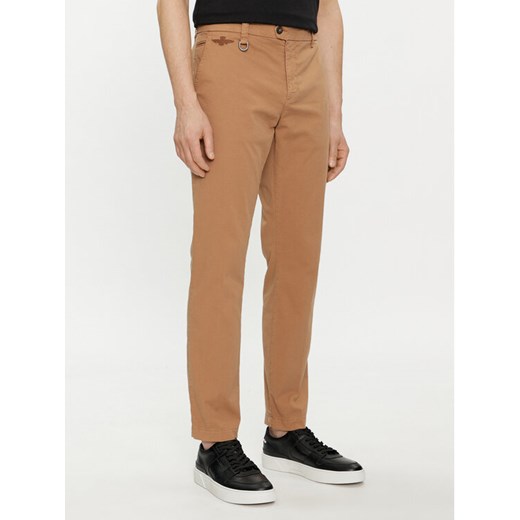 Aeronautica Militare Chinosy 241PA1597CT3293 Brązowy Regular Fit ze sklepu MODIVO w kategorii Spodnie męskie - zdjęcie 182603540