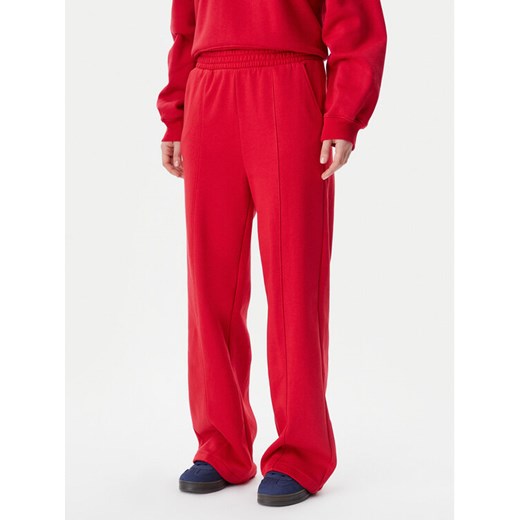 Gap Spodnie dresowe 729444-14 Czerwony Wide Leg ze sklepu MODIVO w kategorii Spodnie damskie - zdjęcie 182604532