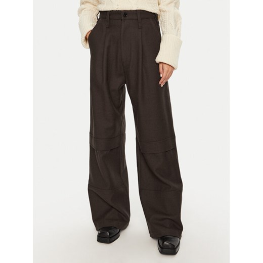 AMI PARIS Spodnie materiałowe FTR305.WV0018 Brązowy Relaxed Fit ze sklepu MODIVO w kategorii Spodnie damskie - zdjęcie 182604624