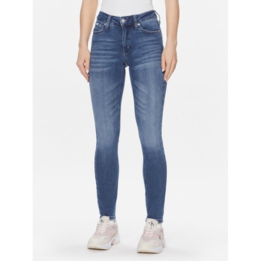 Calvin Klein Jeans Jeansy J20J222447 Niebieski Skinny Fit ze sklepu MODIVO w kategorii Jeansy damskie - zdjęcie 182604941