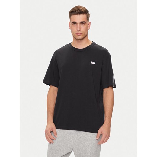 Reebok T-Shirt Cl Court Sport Ss Tape Tee 100202807 Czarny Regular Fit ze sklepu MODIVO w kategorii T-shirty męskie - zdjęcie 182604994