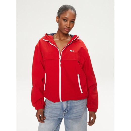 Tommy Jeans Wiatrówka Chicago DW0DW17747 Czerwony Regular Fit ze sklepu MODIVO w kategorii Kurtki damskie - zdjęcie 182605073