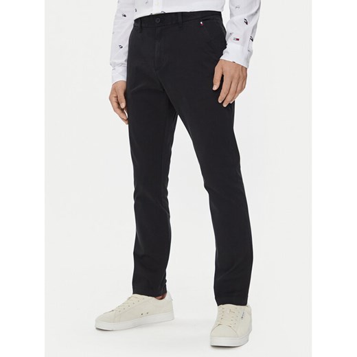 Tommy Jeans Chinosy Austin DM0DM19486 Czarny Slim Fit ze sklepu MODIVO w kategorii Spodnie męskie - zdjęcie 182606470