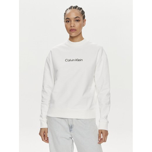 Calvin Klein Bluza Hero Logo K20K205450 Biały Regular Fit ze sklepu MODIVO w kategorii Bluzy damskie - zdjęcie 182606474