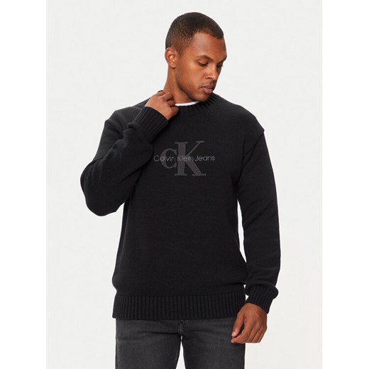 Calvin Klein Jeans Sweter Chenille Mnologo J30J326887 Czarny Regular Fit ze sklepu MODIVO w kategorii Swetry męskie - zdjęcie 182606580