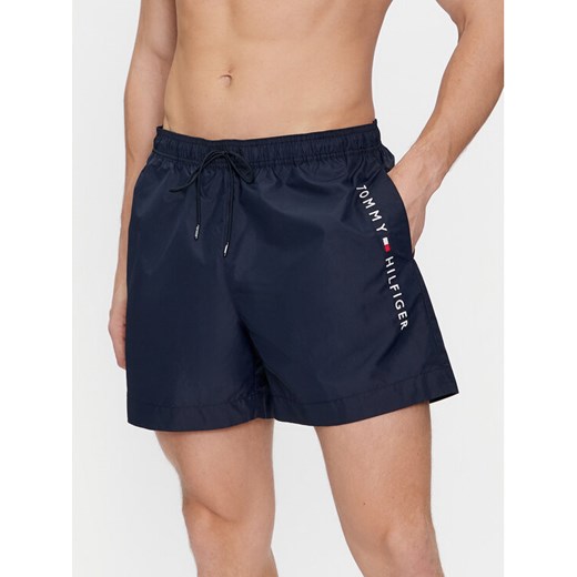 Tommy Hilfiger Szorty kąpielowe UM0UM03258 Granatowy Regular Fit ze sklepu MODIVO w kategorii Kąpielówki - zdjęcie 182607382
