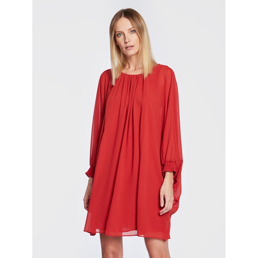 NAF NAF Sukienka koktajlowa Ktoday THNR35 Czerwony Relaxed Fit ze sklepu MODIVO w kategorii Sukienki - zdjęcie 182608423