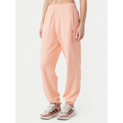adidas Spodnie dresowe Essentials JD1525 Różowy Loose Fit ze sklepu MODIVO w kategorii Spodnie damskie - zdjęcie 182608503