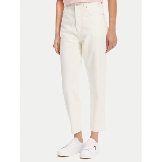 Tommy Jeans Jeansy DW0DW20042 Beżowy Mom Fit ze sklepu MODIVO w kategorii Jeansy damskie - zdjęcie 182608791