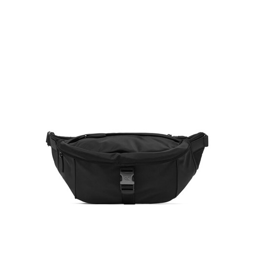 Calvin Klein Jeans Saszetka nerka K50K513002 Czarny ze sklepu MODIVO w kategorii Nerki - zdjęcie 182609064
