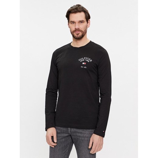 Tommy Hilfiger Longsleeve Arch Varsity MW0MW34252 Czarny Regular Fit ze sklepu MODIVO w kategorii T-shirty męskie - zdjęcie 182609211