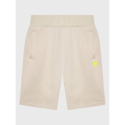 Guess Szorty sportowe L3RD04 KBIH2 Beżowy Regular Fit ze sklepu MODIVO w kategorii Spodenki chłopięce - zdjęcie 182609304