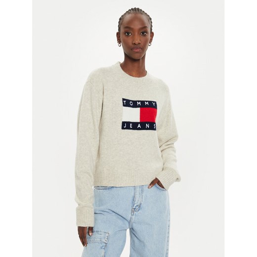 Tommy Jeans Sweter Flag DW0DW18681 Beżowy Relaxed Fit ze sklepu MODIVO w kategorii Swetry damskie - zdjęcie 182609591