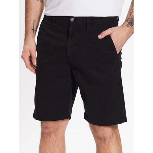 Guess Szorty materiałowe Drake M3GD06 WFBY3 Czarny Regular Fit ze sklepu MODIVO w kategorii Spodenki męskie - zdjęcie 182610061