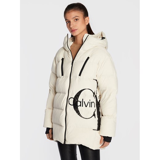 Calvin Klein Jeans Kurtka puchowa J20J219849 Beżowy Regular Fit ze sklepu MODIVO w kategorii Kurtki damskie - zdjęcie 182610634