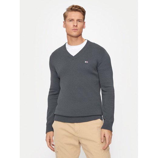 Tommy Jeans Sweter Essential DM0DM19429 Szary Slim Fit ze sklepu MODIVO w kategorii Swetry męskie - zdjęcie 182611383