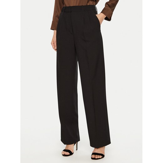 Guess Spodnie materiałowe W5RB41 WGX02 Czarny Regular Fit ze sklepu MODIVO w kategorii Spodnie damskie - zdjęcie 182612060