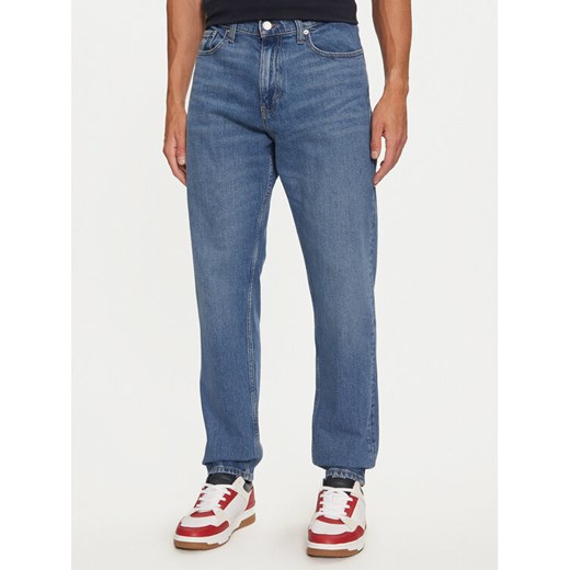 Tommy Jeans Jeansy Isaac DM0DM20179 Niebieski Relaxed Fit ze sklepu MODIVO w kategorii Jeansy męskie - zdjęcie 182612210