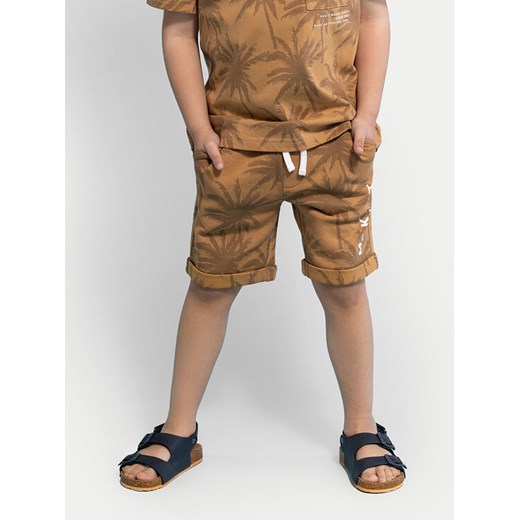 Coccodrillo Szorty sportowe WC4120501NWK Beżowy Regular Fit ze sklepu MODIVO w kategorii Spodenki chłopięce - zdjęcie 182612691