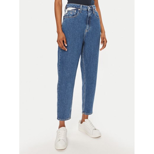 Tommy Jeans Jeansy Flag DW0DW18572 Niebieski Mom Fit ze sklepu MODIVO w kategorii Jeansy damskie - zdjęcie 182613134