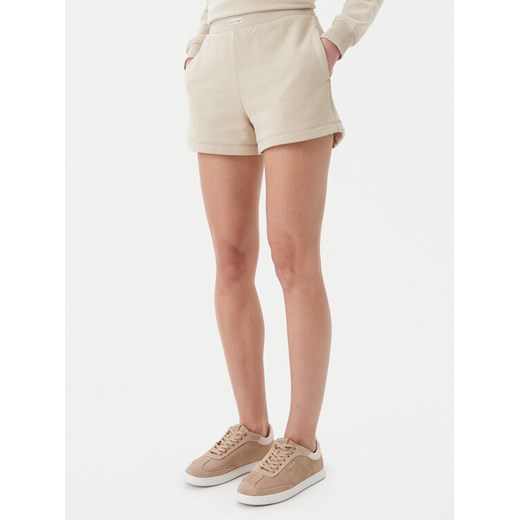 Calvin Klein Jeans Szorty sportowe Placed Institutional J20J225525 Beżowy Regular Fit ze sklepu MODIVO w kategorii Szorty - zdjęcie 182613193