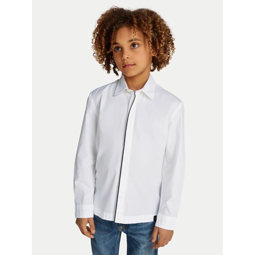 Calvin Klein Jeans Koszula IB0IB02225 Biały Regular Fit ze sklepu MODIVO w kategorii Koszule chłopięce - zdjęcie 182613332