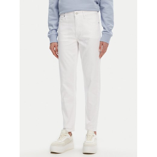 Calvin Klein Jeansy K20K208261 Biały Slim Fit ze sklepu MODIVO w kategorii Jeansy damskie - zdjęcie 182613811