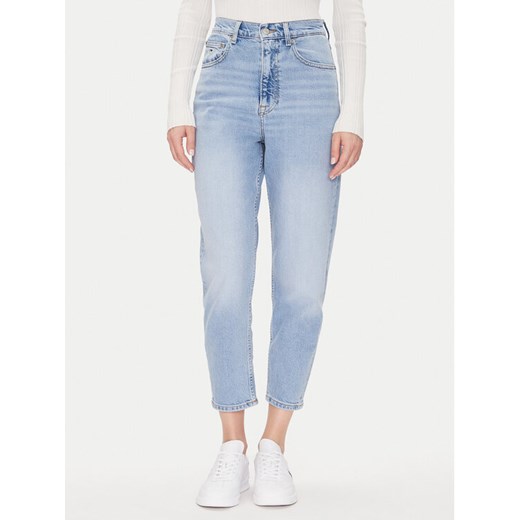 Tommy Jeans Jeansy Mom Jean Uh Tpr Bi0112 Co DW0DW20041 Niebieski Regular Fit ze sklepu MODIVO w kategorii Jeansy damskie - zdjęcie 182613812