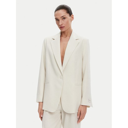 Calvin Klein Marynarka K20K208240 Beżowy Regular Fit ze sklepu MODIVO w kategorii Marynarki damskie - zdjęcie 182614290