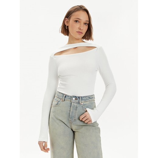 Gina Tricot Bluzka 21463 Biały Regular Fit ze sklepu MODIVO w kategorii Bluzki damskie - zdjęcie 182614910