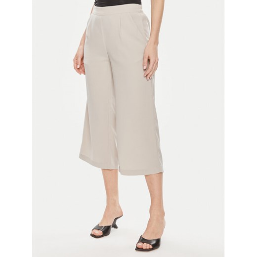 Vero Moda Kuloty Coco 10289453 Écru Loose Fit ze sklepu MODIVO w kategorii Spodnie damskie - zdjęcie 182614930
