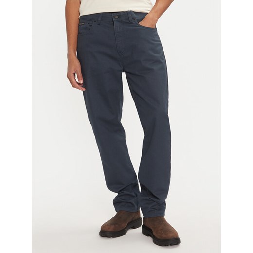 Calvin Klein Jeans Spodnie materiałowe J30J326263 Niebieski Straight Fit ze sklepu MODIVO w kategorii Spodnie męskie - zdjęcie 182615504