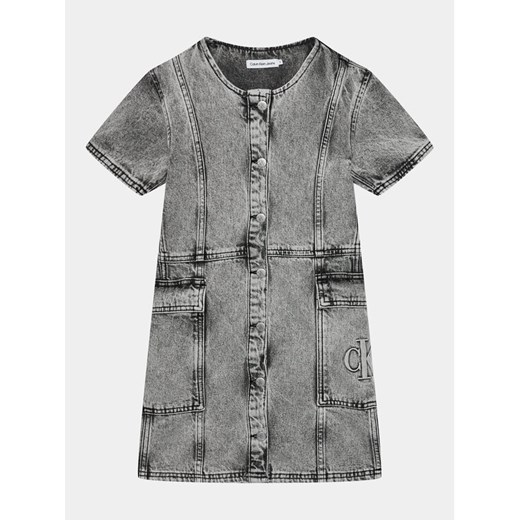 Calvin Klein Jeans Sukienka jeansowa IG0IG02284 Szary Regular Fit ze sklepu MODIVO w kategorii Sukienki dziewczęce - zdjęcie 182615553