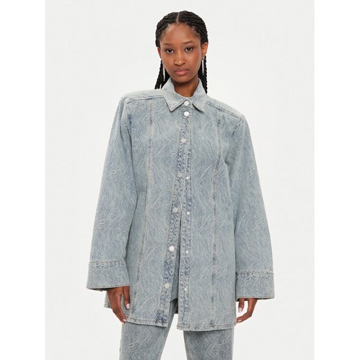 Gestuz Koszula jeansowa Gianna 10908941 Niebieski Relaxed Fit ze sklepu MODIVO w kategorii Koszule damskie - zdjęcie 182616030