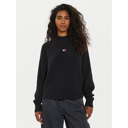 Tommy Jeans Golf Tjw Badge DW0DW19912 Czarny Regular Fit ze sklepu MODIVO w kategorii Swetry damskie - zdjęcie 182616451