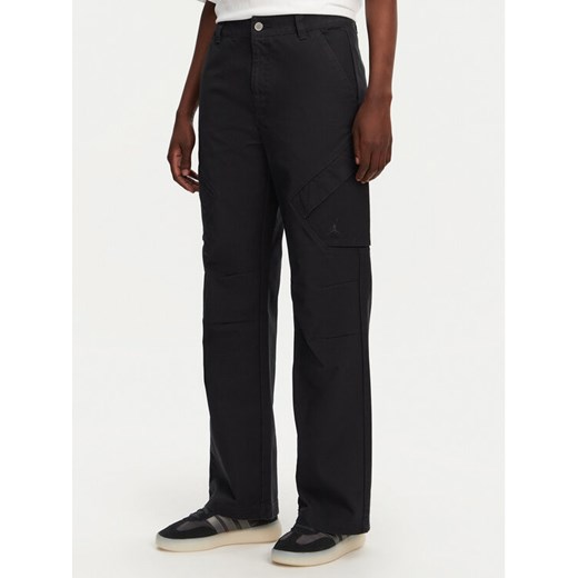 Nike Spodnie materiałowe FV7098 Czarny Regular Fit ze sklepu MODIVO w kategorii Spodnie damskie - zdjęcie 182617040