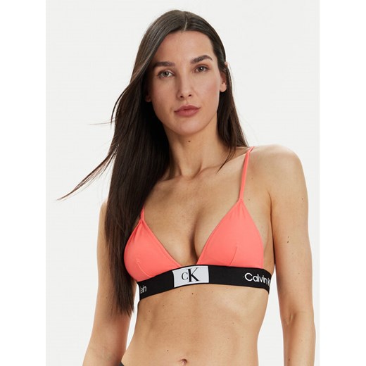 Calvin Klein Swimwear Góra od bikini KW0KW02451 Koralowy ze sklepu MODIVO w kategorii Stroje kąpielowe - zdjęcie 182617690