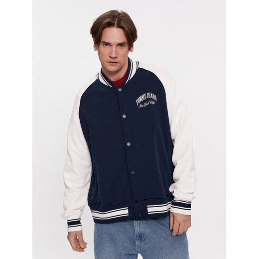 Tommy Jeans Bluza Varsity DM0DM18400 Granatowy Relaxed Fit ze sklepu MODIVO w kategorii Bluzy męskie - zdjęcie 182618072
