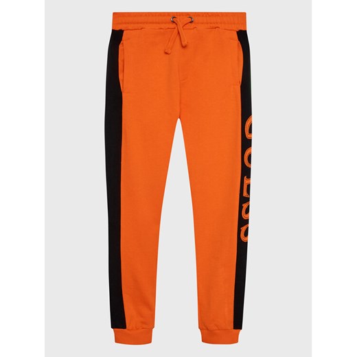 Guess Spodnie dresowe N3RQ12 KA6R3 Pomarańczowy Regular Fit ze sklepu MODIVO w kategorii Spodnie chłopięce - zdjęcie 182618230