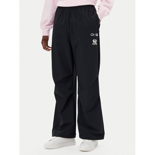 Champion Spodnie dresowe 117977 Czarny Loose Fit ze sklepu MODIVO w kategorii Spodnie damskie - zdjęcie 182618551
