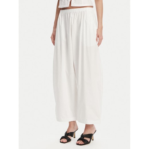 PINKO Spodnie materiałowe 105210 A2LD Biały Relaxed Fit ze sklepu MODIVO w kategorii Spodnie damskie - zdjęcie 182618784